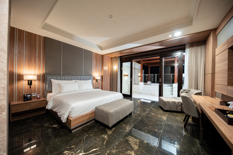 Bridal, Presidential, Suite, Outdoor Jetted Tub