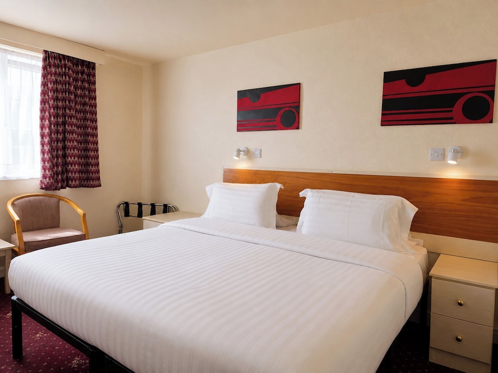 Norfolk Hotel 13/58