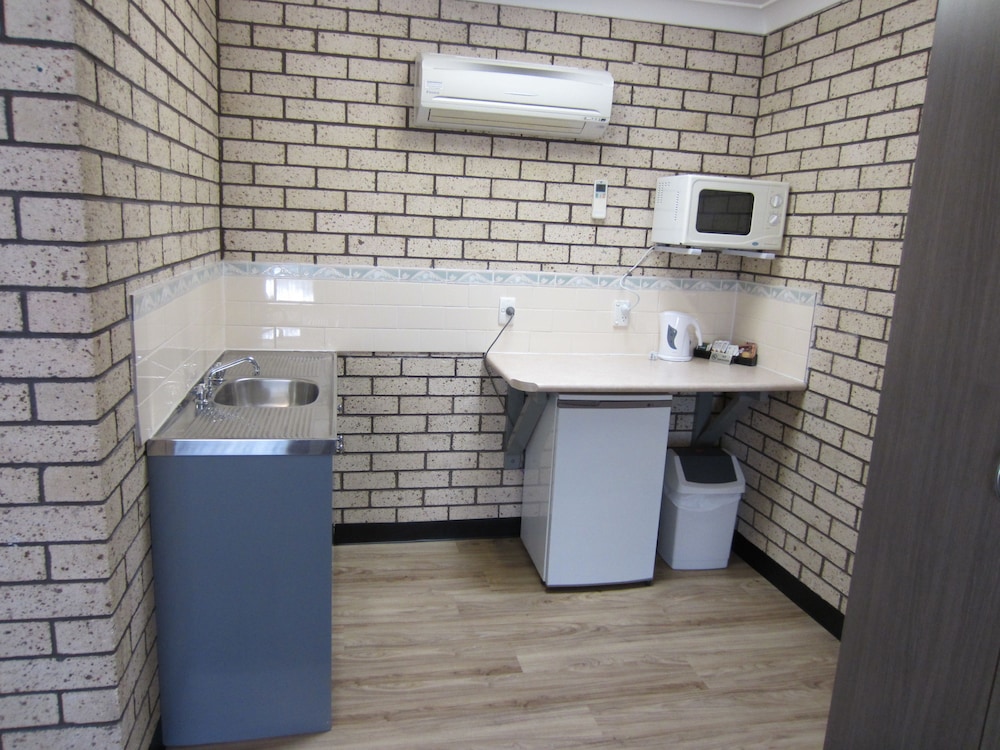 COWRA CREST MOTEL 26/50