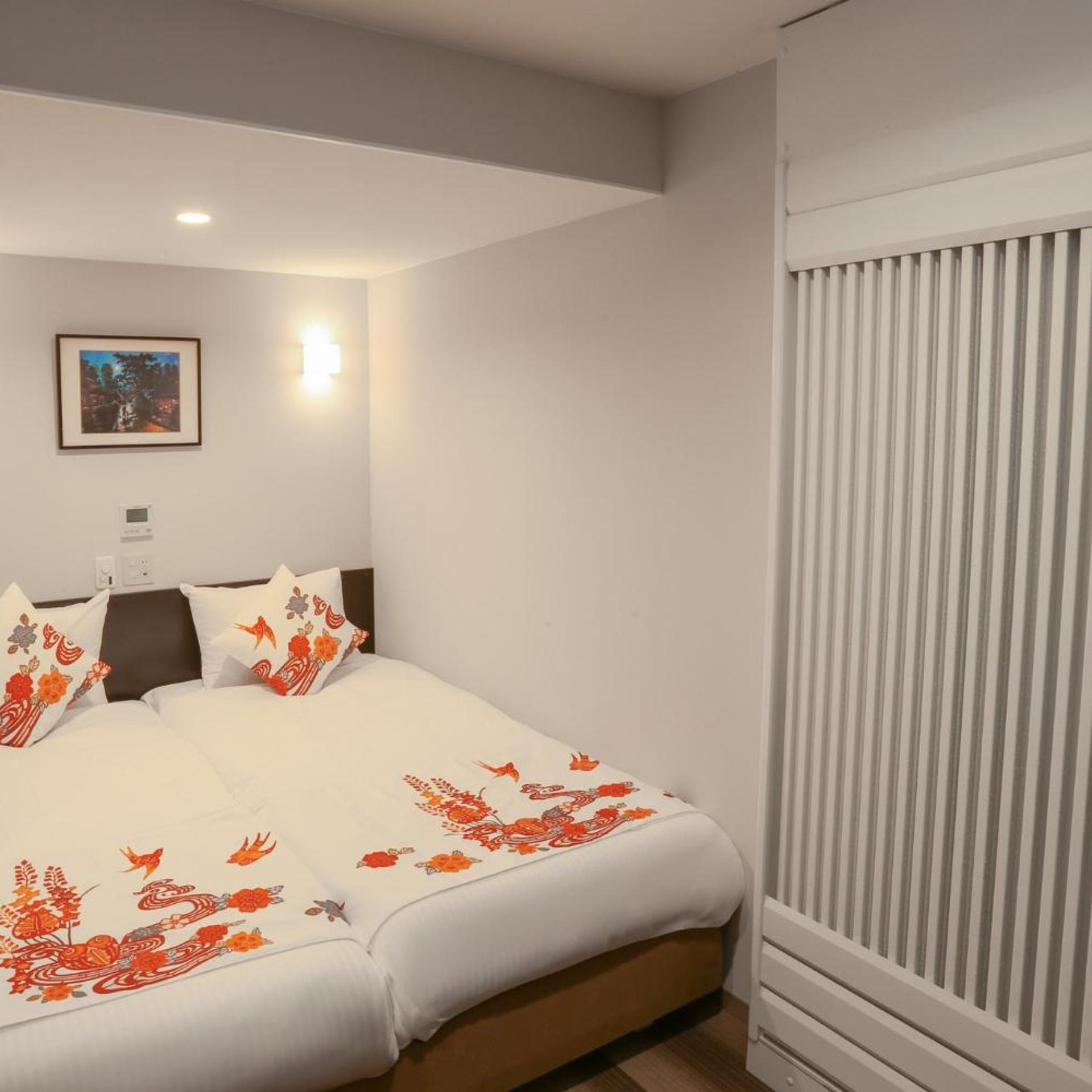 SUPERIOR, TWIN BEDS