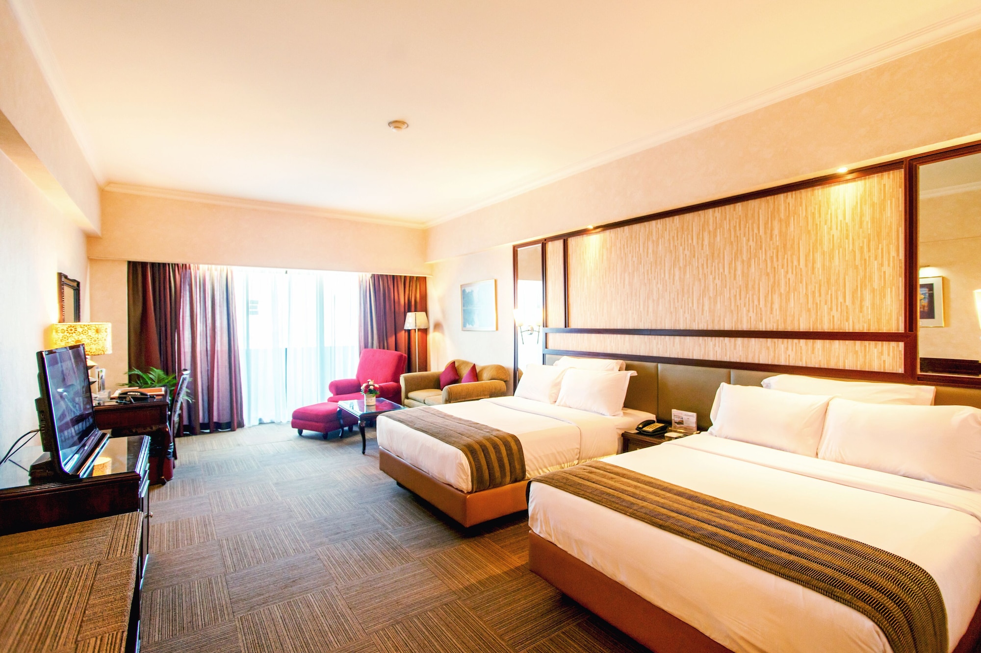 Deluxe Family Room