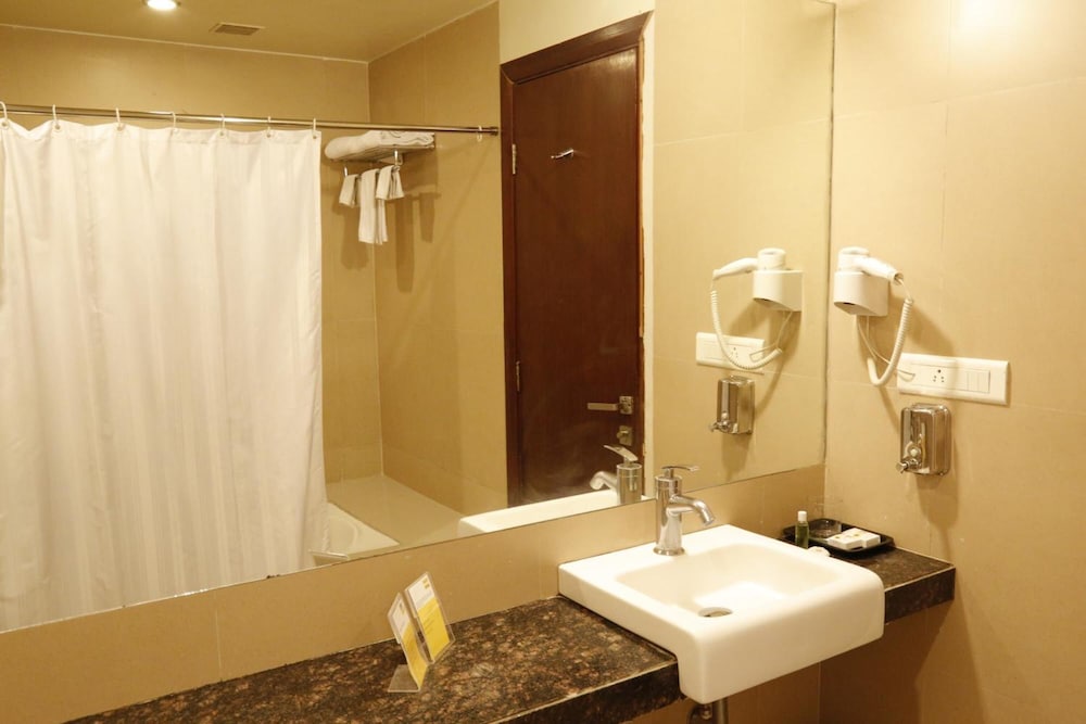 KEYS HOTEL, THE AURES 47/50