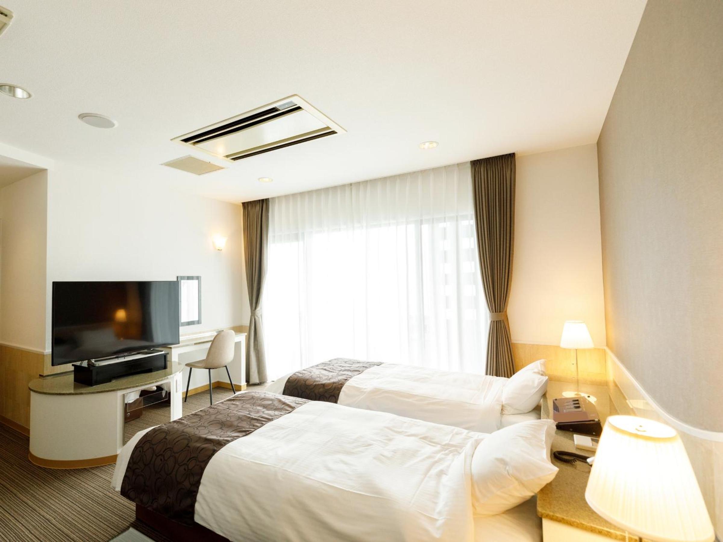 Moderate, Twin Beds