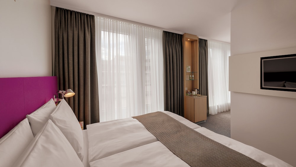HOLIDAY INN FRANKFURT ALTE OPER 15/75