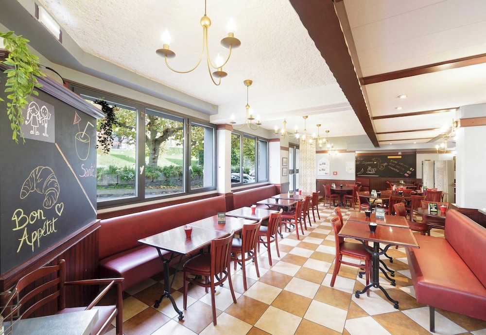 B&B HOTEL Lourdes Centre Gare 3 etoiles 30/48