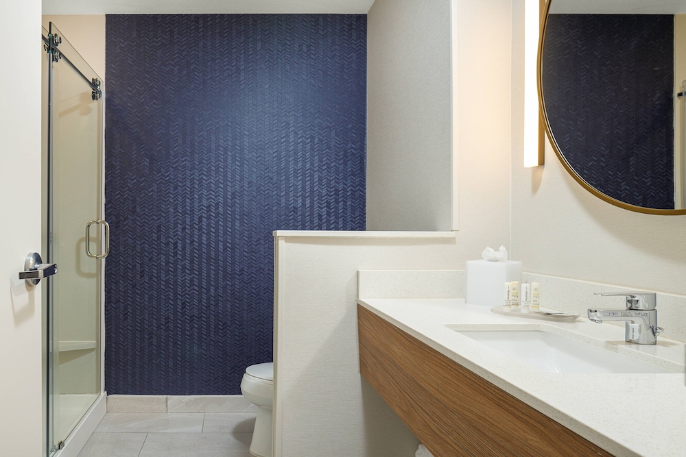 Fairfield Inn Suites Salina 8/40