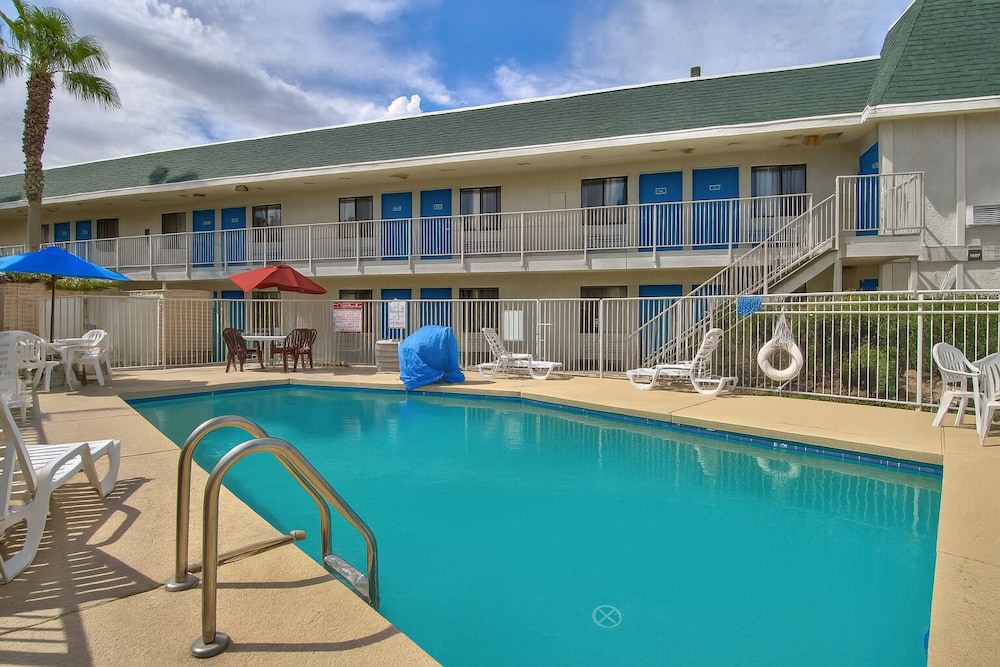 Motel6 Yuma, AZ - East 8/66