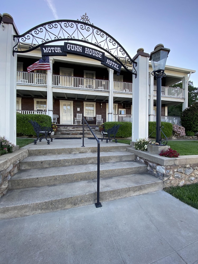 Gunn House Hotel 50/62