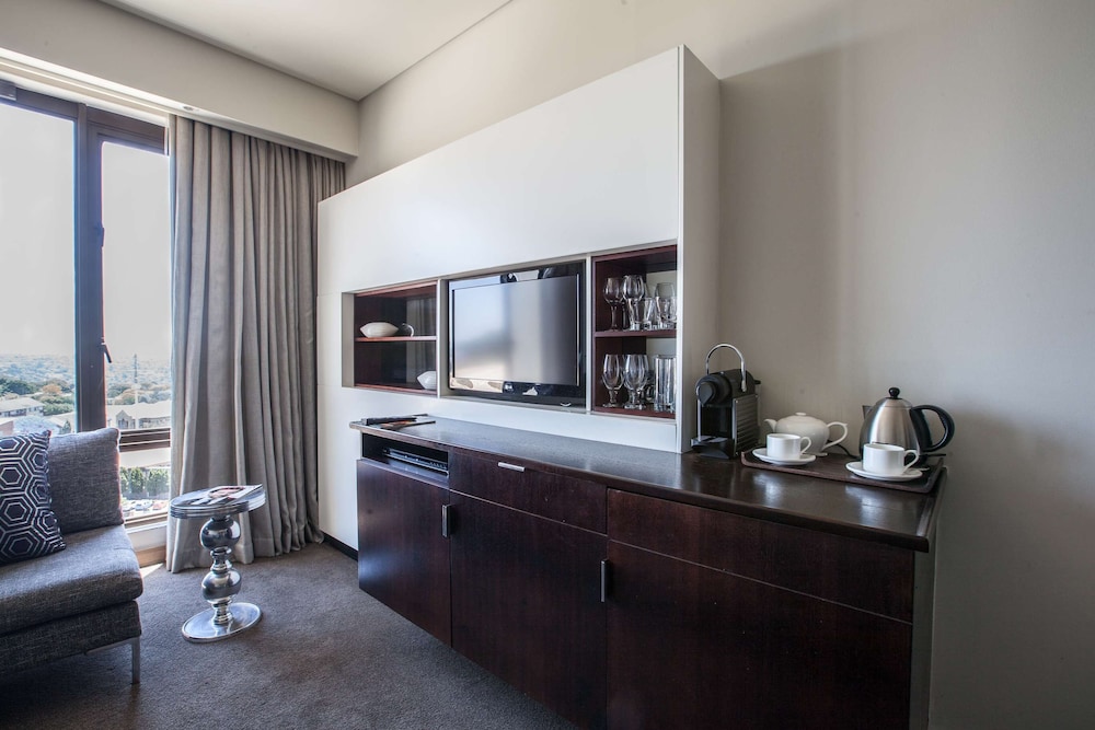 Southern Sun Hyde Park Sandton 48/48