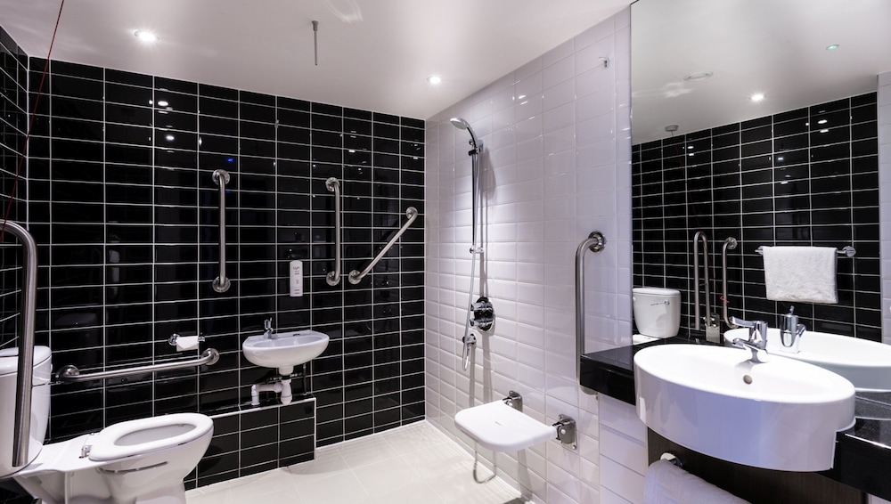 Holiday Inn Express Wakefield 45/48