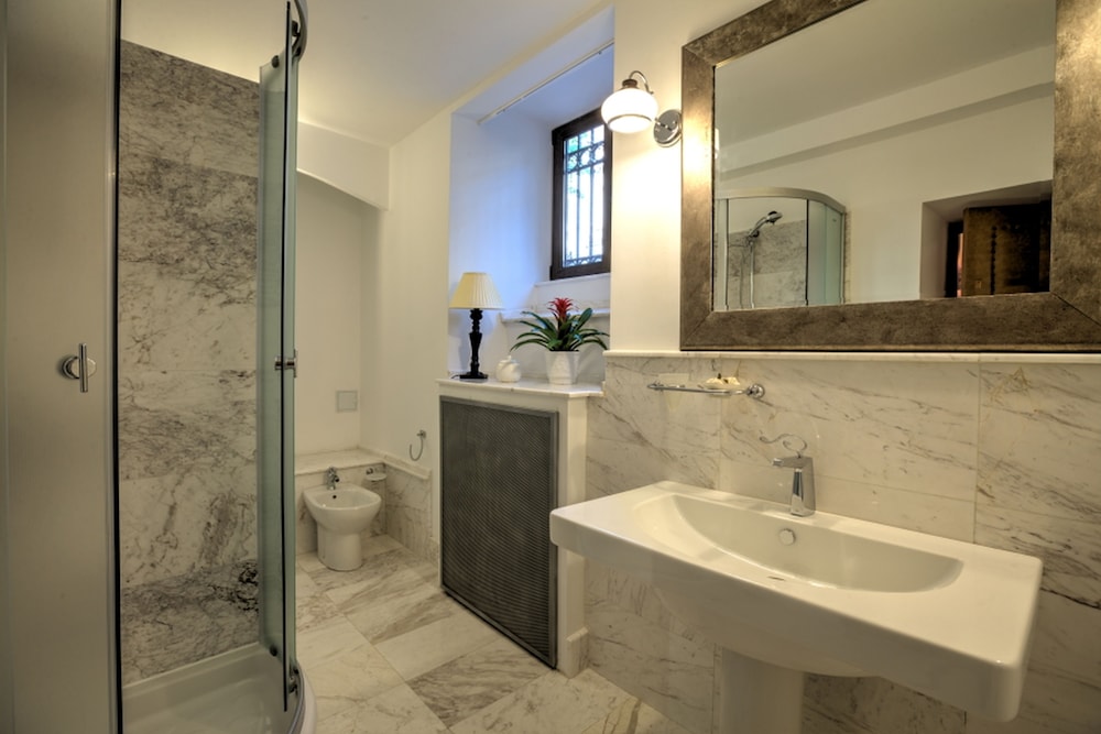 Grand Boutique Hotel 73/77