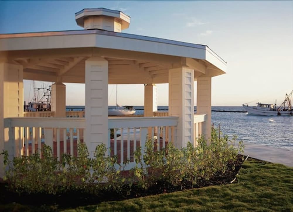 Lighthouse Inn At Aransas Bay 39/41