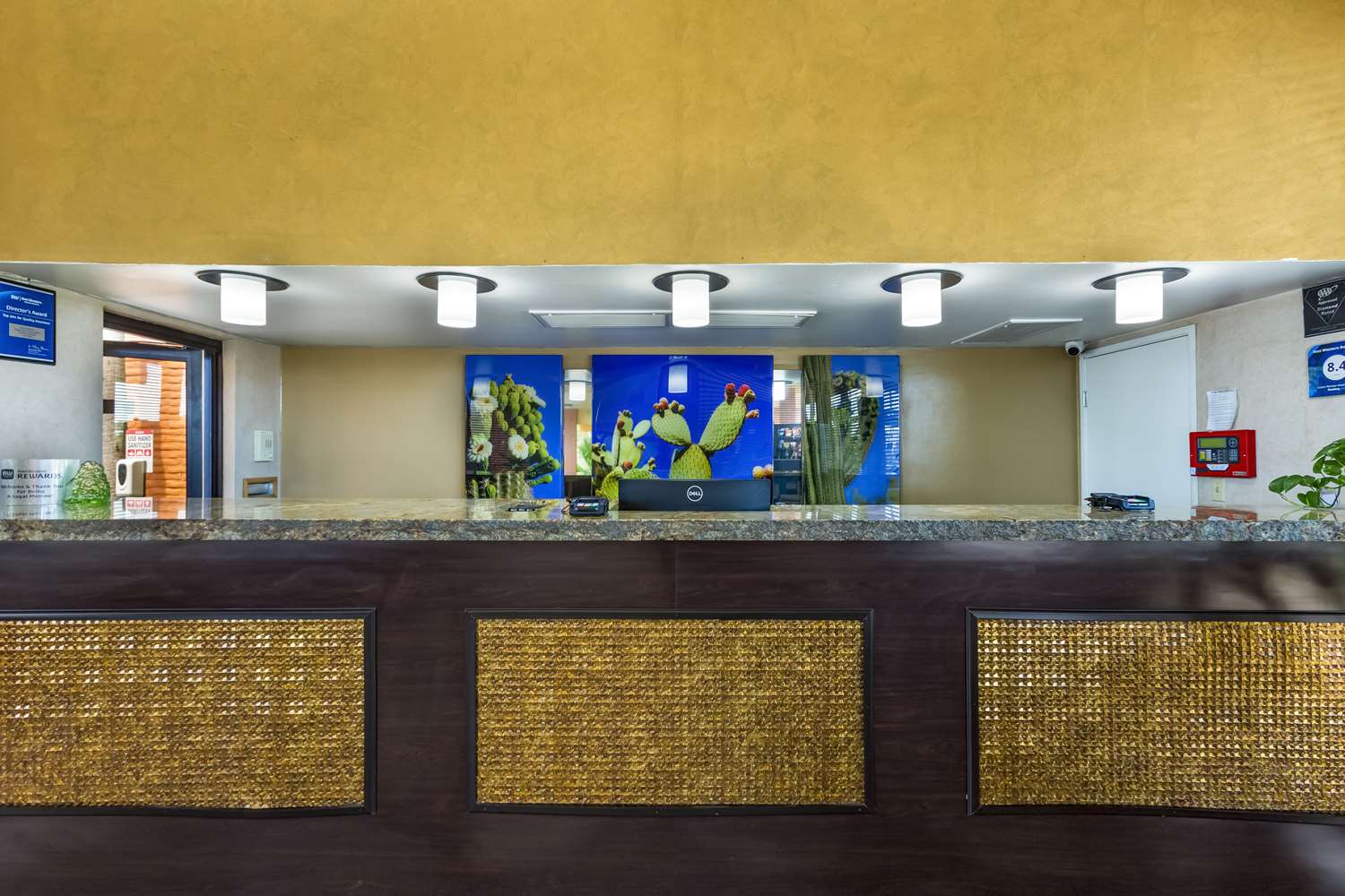 Royal Sun Inn & Suites 3/25