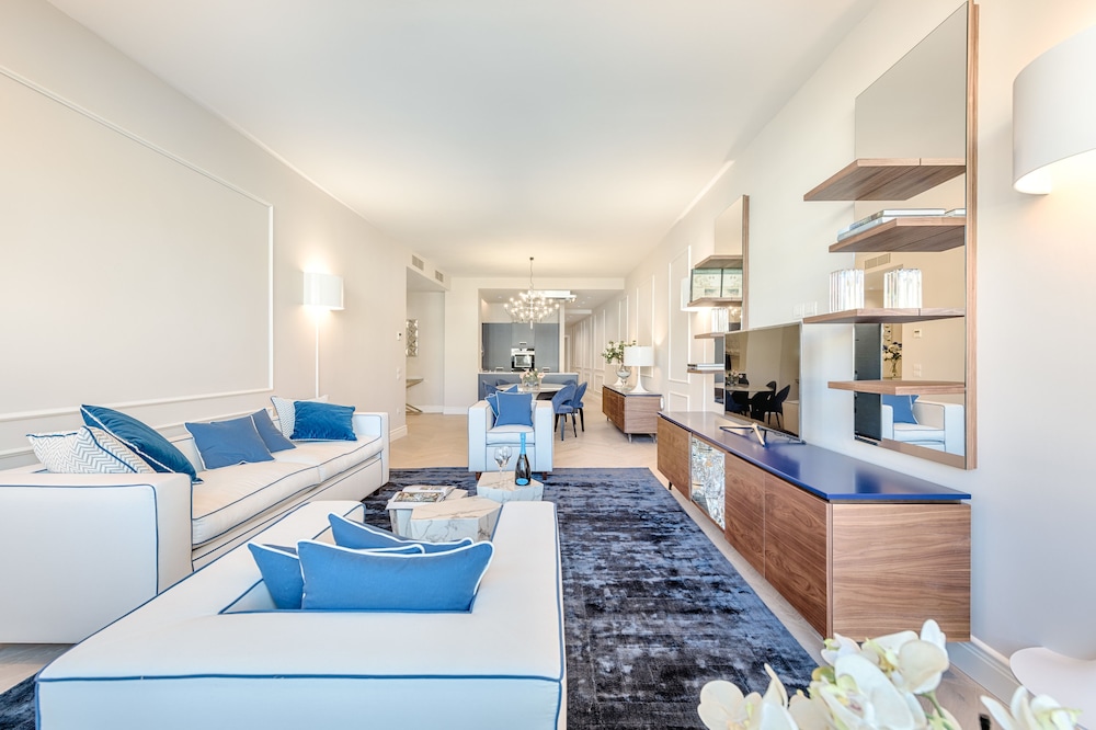 Luxury Blue River 23/36