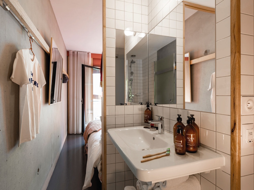 MOB HOTEL LYON CONFLUENCE 63/64