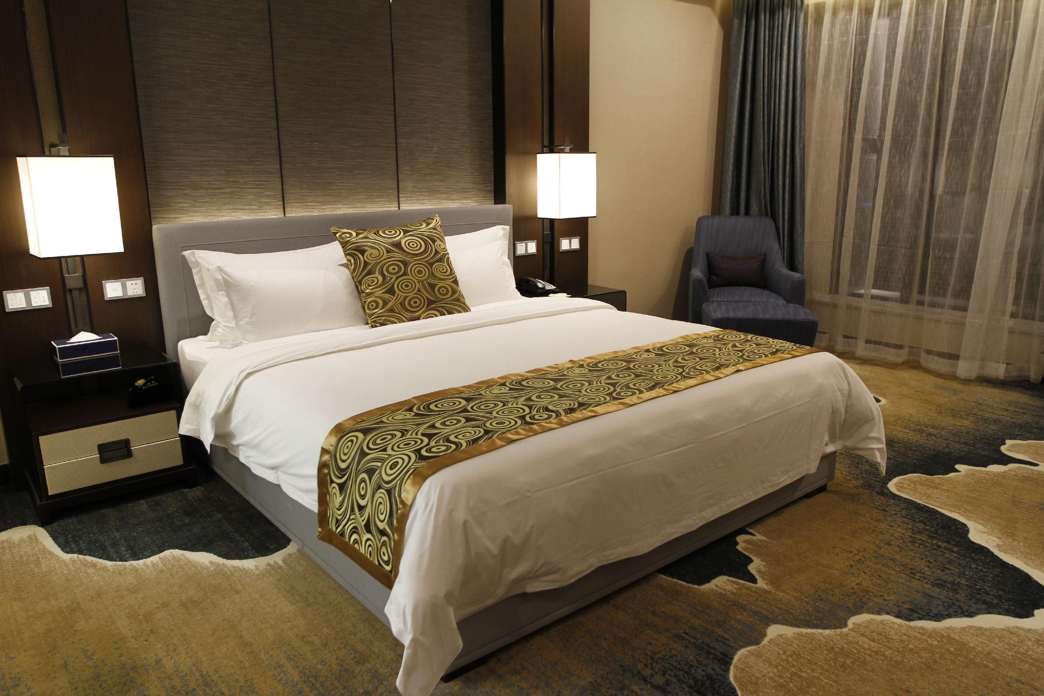 Qiankun International Hotel Xiaogan 7/23