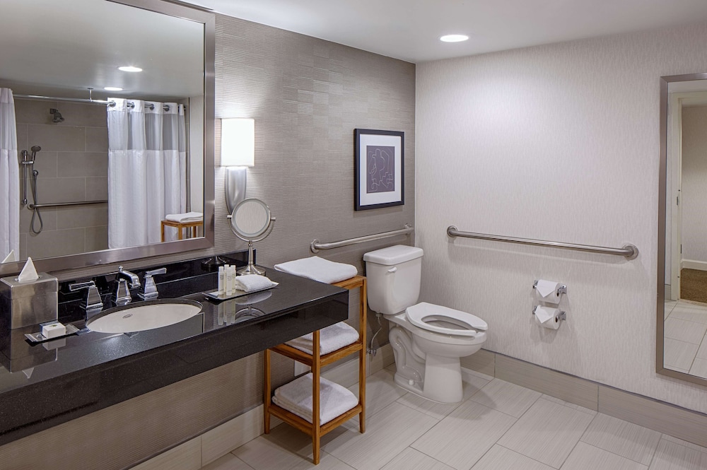 DoubleTree by Hilton Hotel Houston - Greenway Plaza 14/59