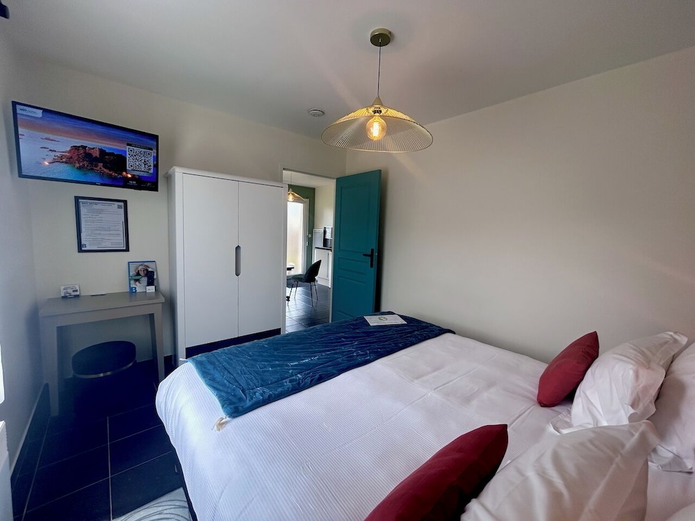 1 Bedroom, Premium, King Bed, Valley View, Kitchen