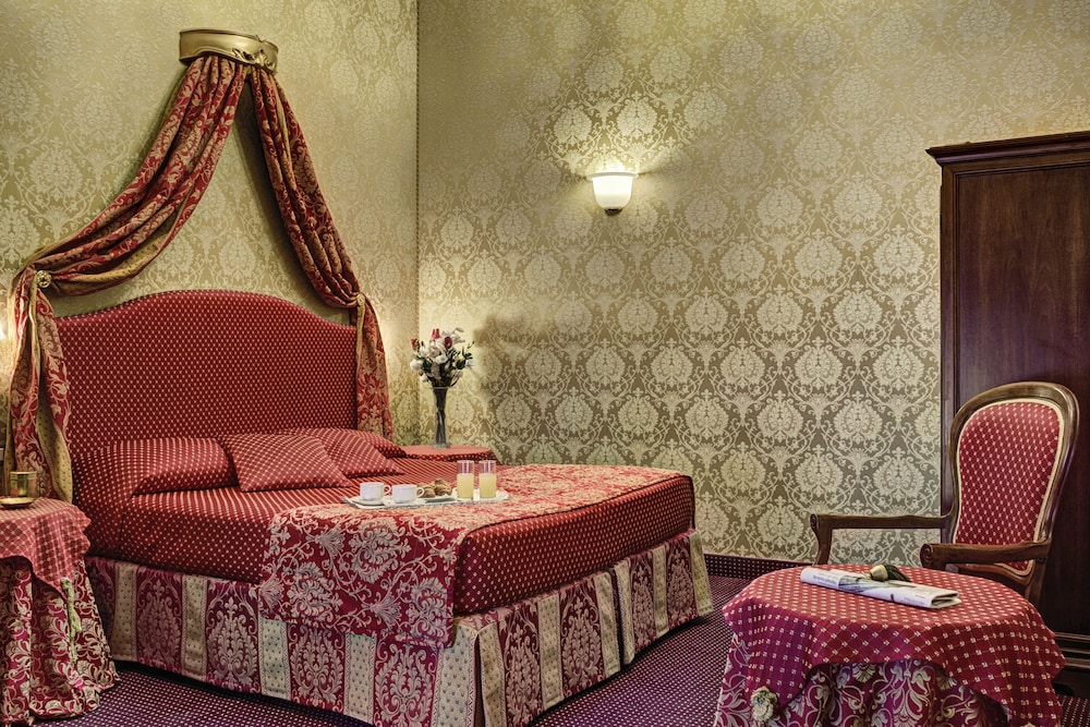Pausania Hotel 43/49