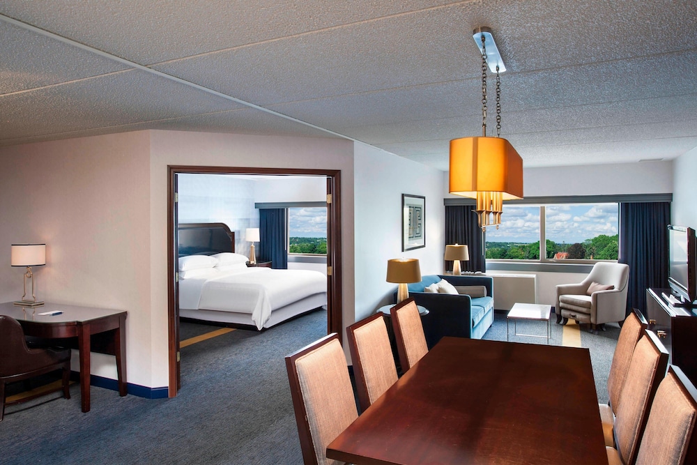 Room at Sheraton Syracuse University Hotel &amp; Conference Center, SYRACUSE - NY