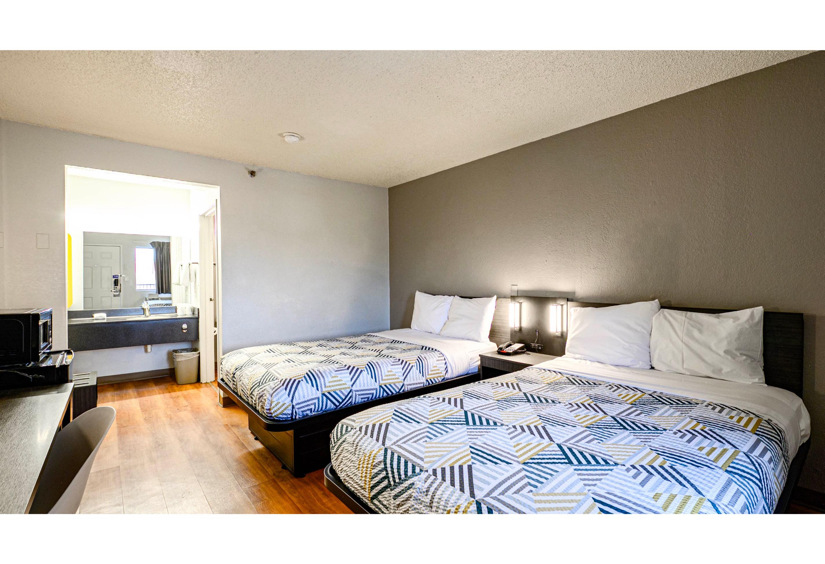 2 Full Beds - ADA/RI Shower/Micfridge