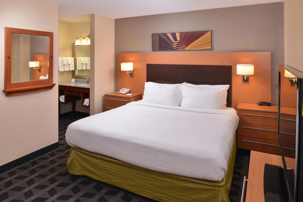 TownePlace Suites Detroit Warren 19/63