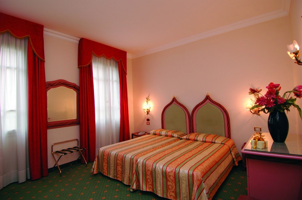 CLASSIC, DOUBLE OR TWIN BED