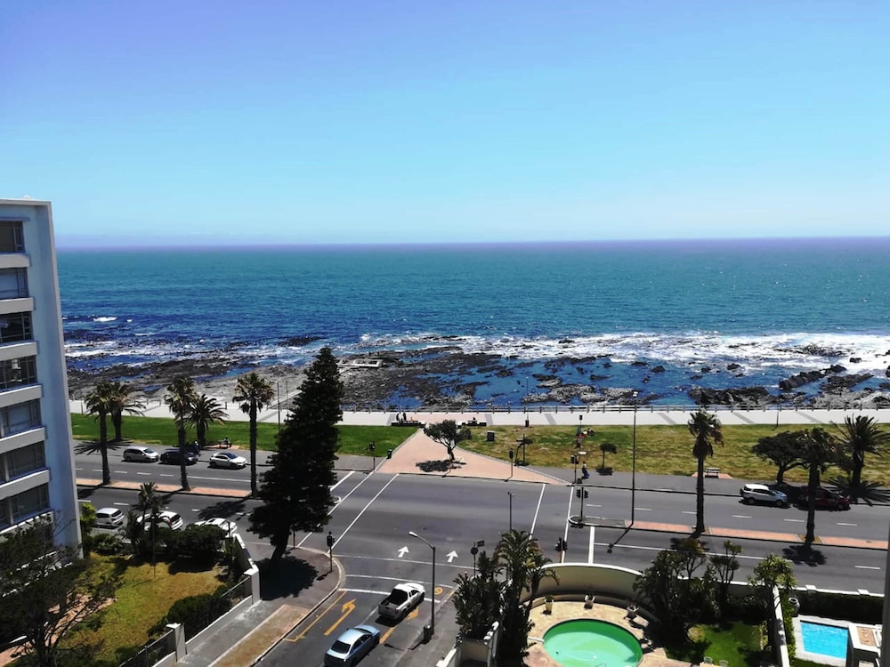 Premier Hotel Cape Town 74/82