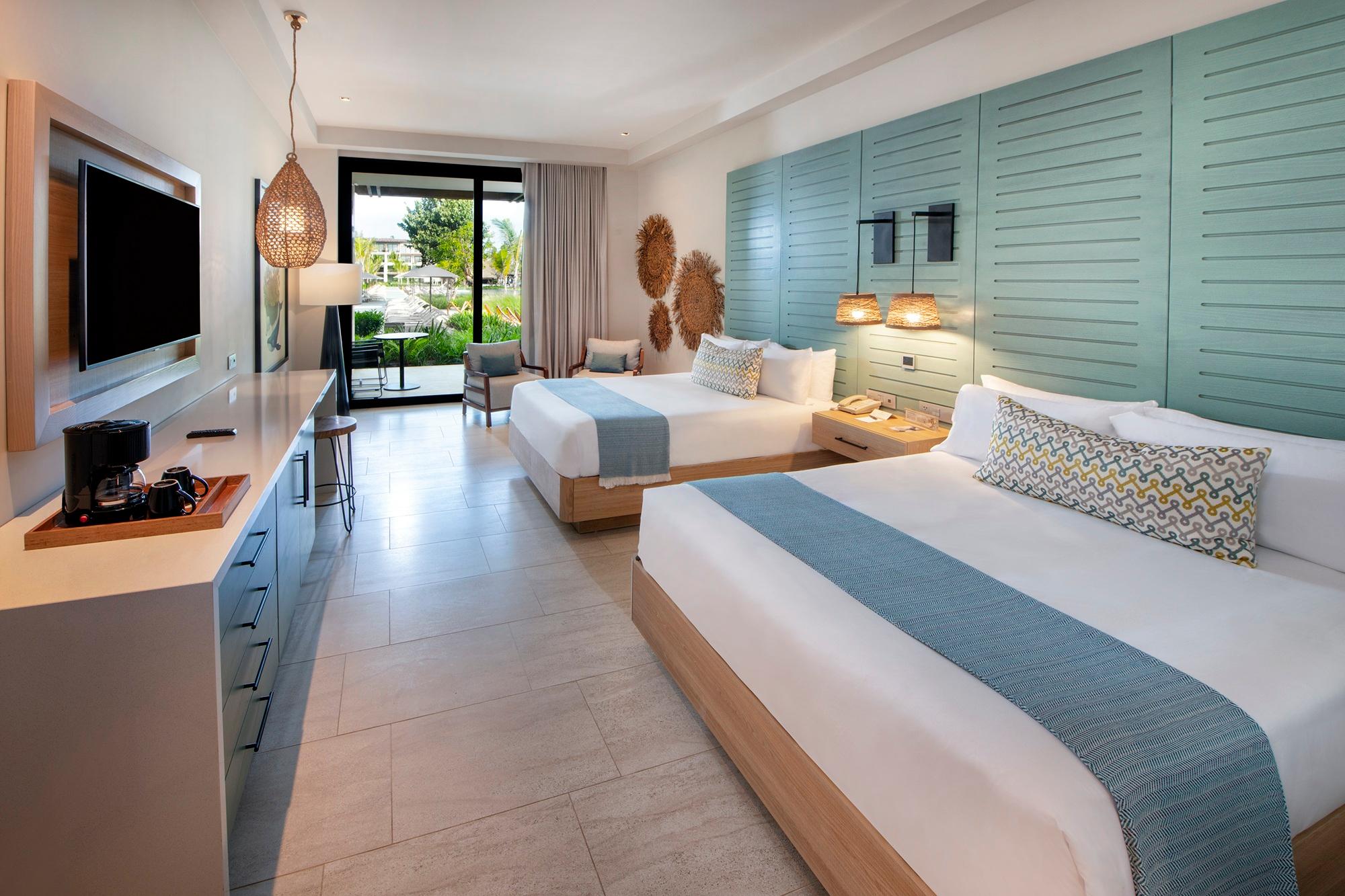 Resort, Junior Suite, 2 Queen Beds, Pool View