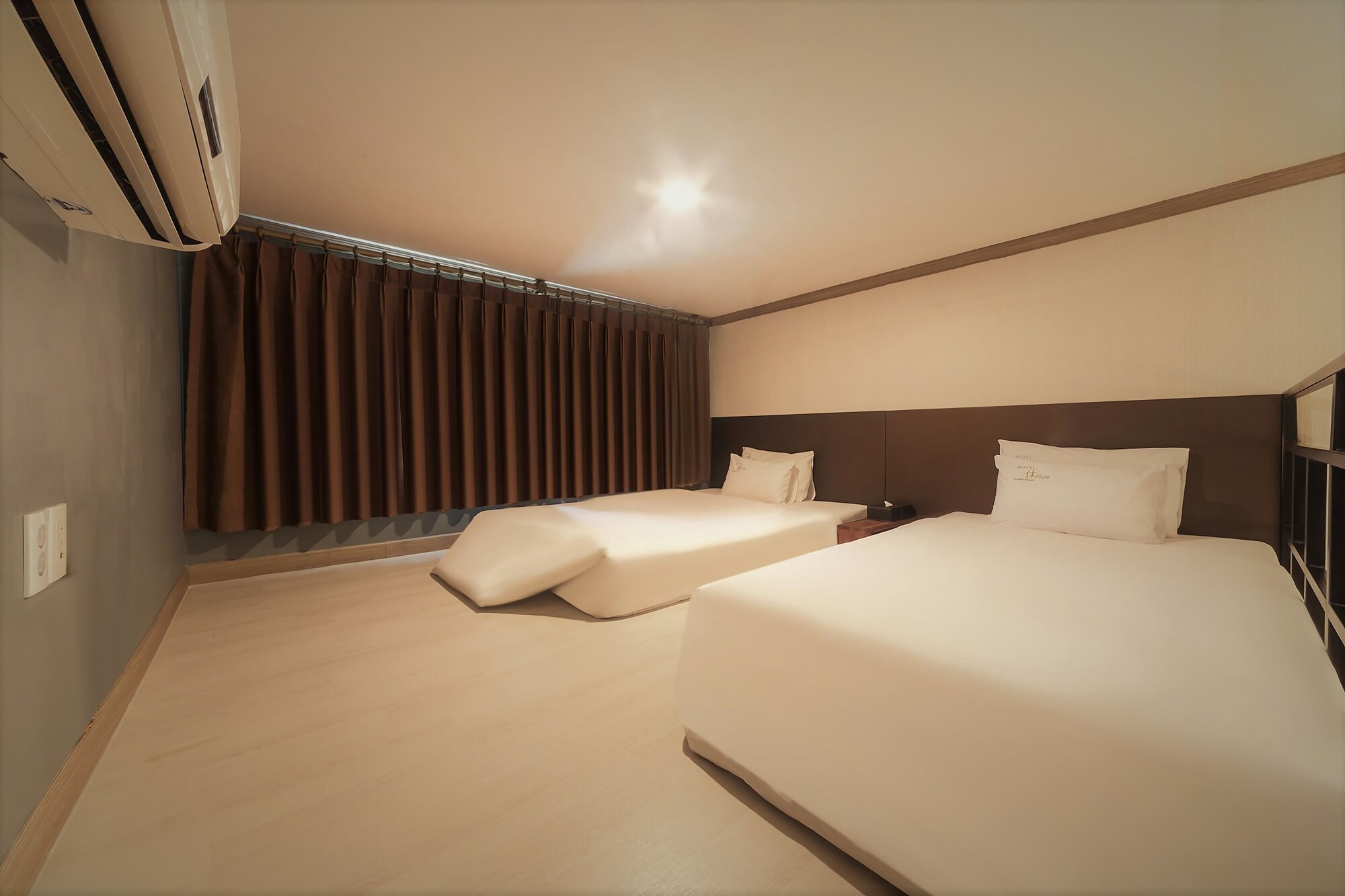 DELUXE, FAMILY, TWIN BEDS