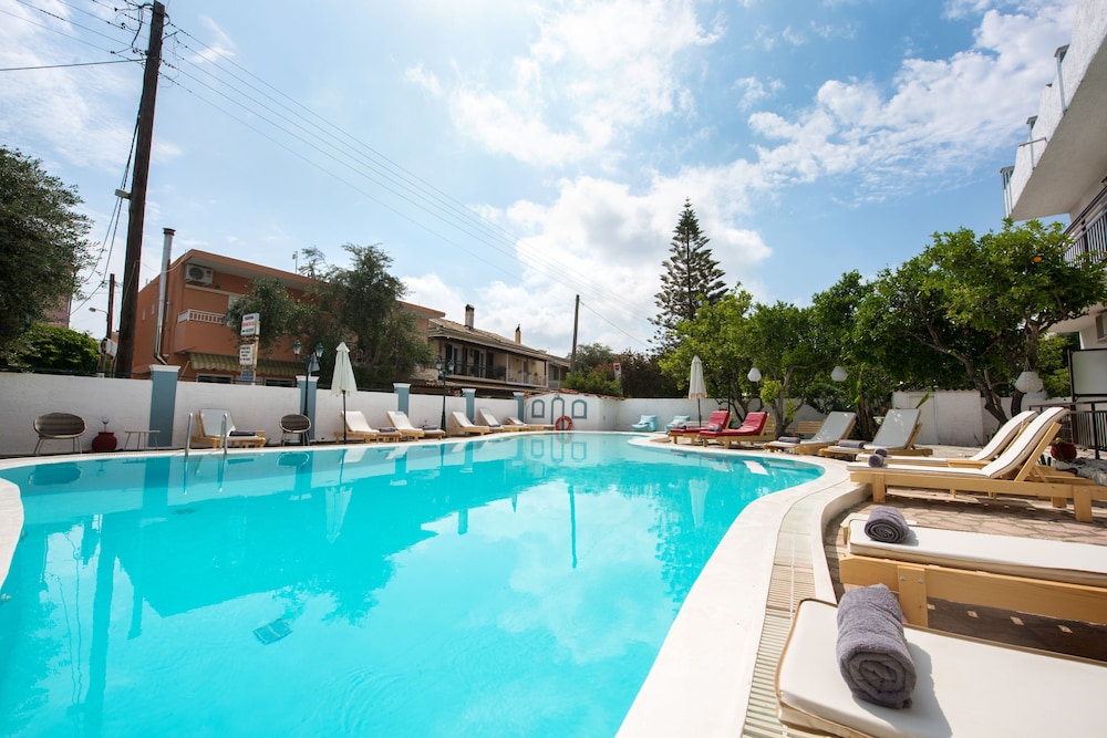 Aquarius Beach Aparthotel 11/69