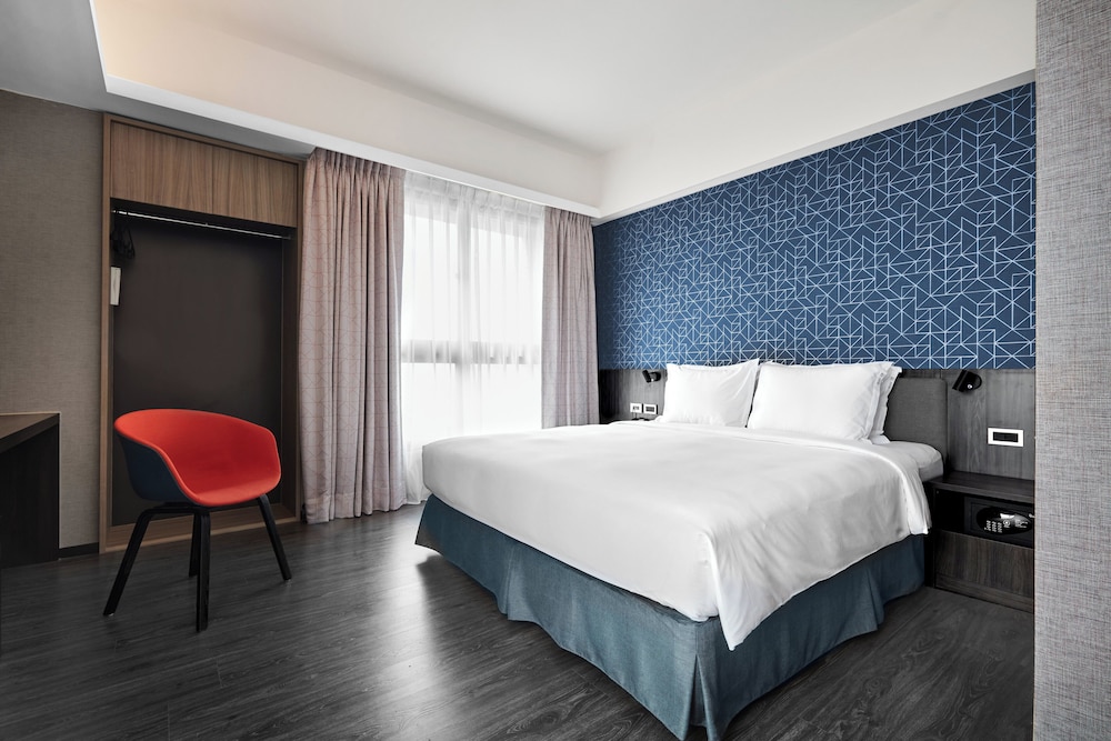 Holiday Inn Express Kaohsiung Love River 26/49