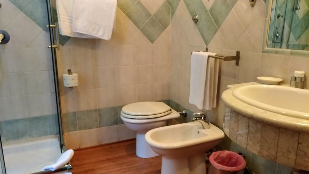 Nicolas Inn 9/50