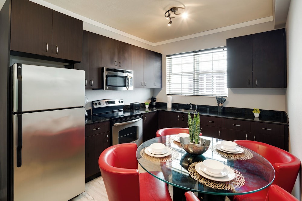 Tradewinds Apartment Hotel 41/65
