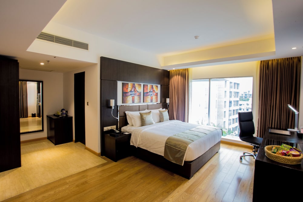 1 BEDROOM, SUPERIOR, STUDIO, CITY VIEW