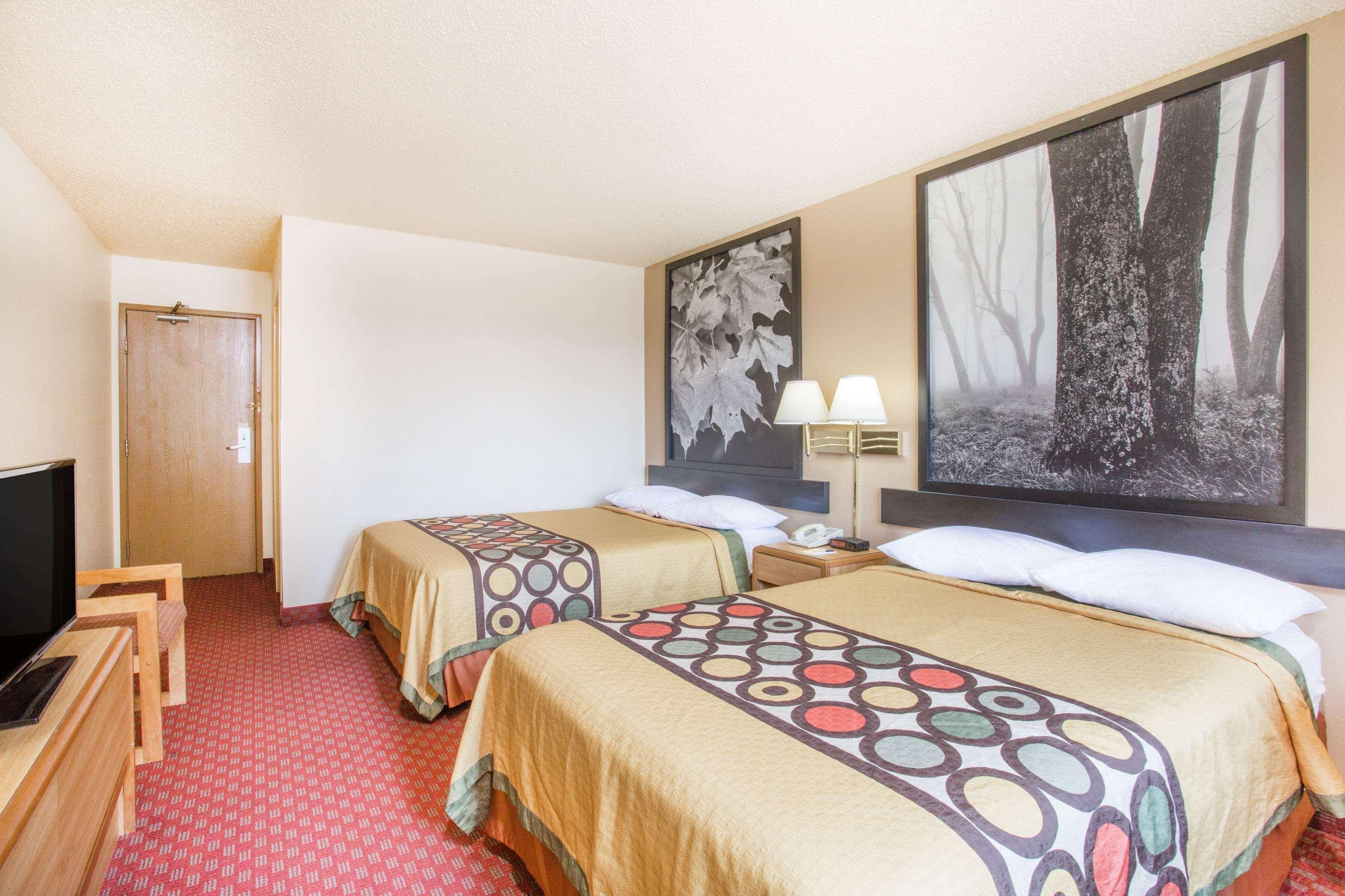 Super 8 by Wyndham Lexington VA 6/16