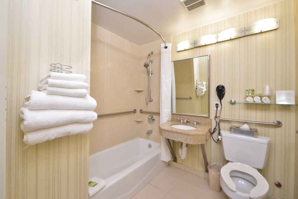 Holiday Inn Express Laguardia Arpt 27/29
