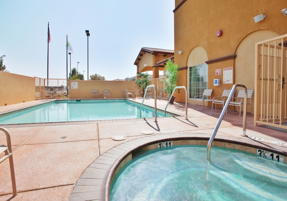 Holiday Inn Express Hotel Suites Willows 3/34