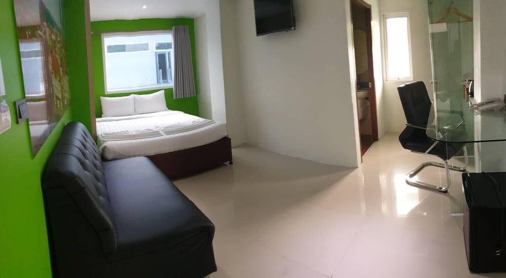 Blue Orchids Hotel 66/66
