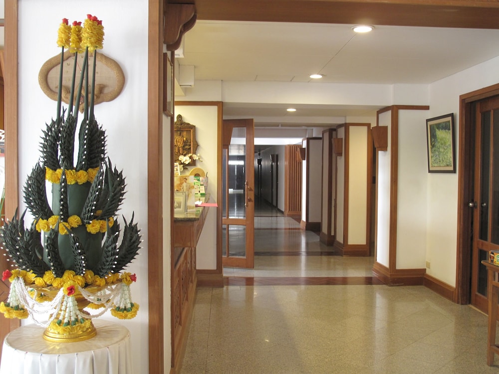 Dusit Hotel 9/50