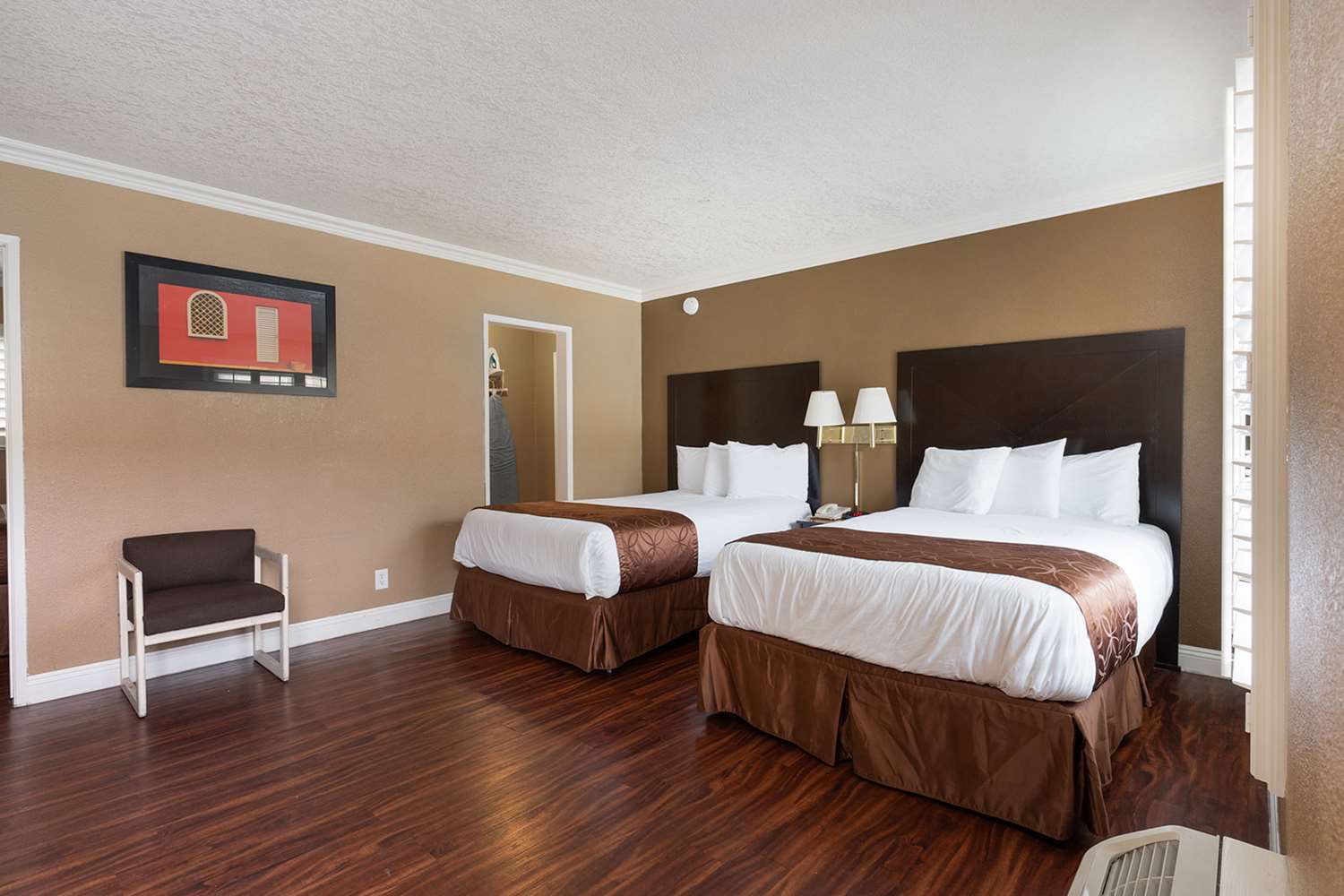 Americas Best Value Inn & Suites Anaheim Convention Center 13/27