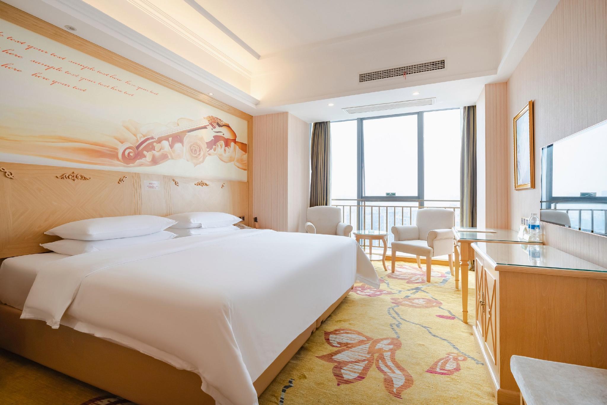 Vienna Hotel (North Square of Chengdu North Railway Station) 24/50