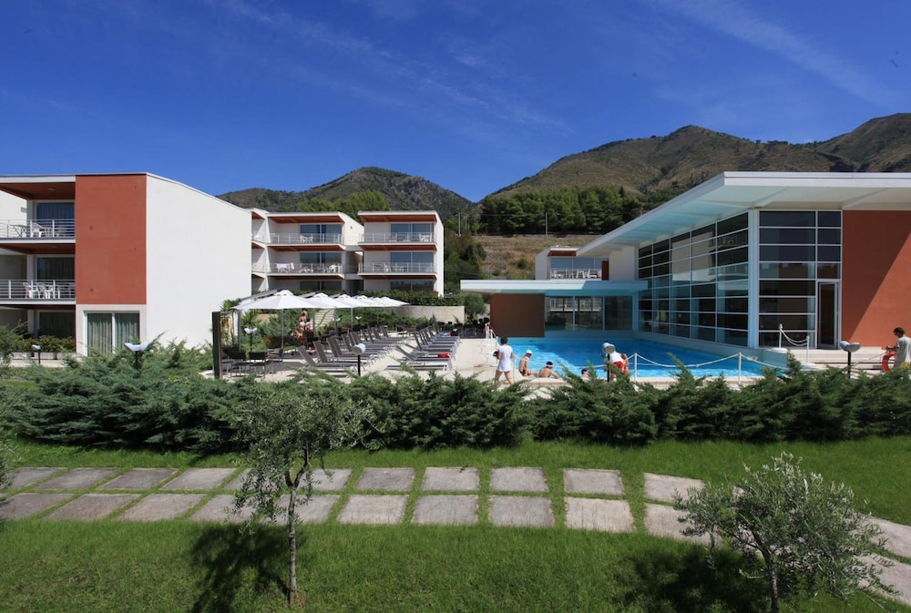 SPORTING CLUB RESORT 38/48