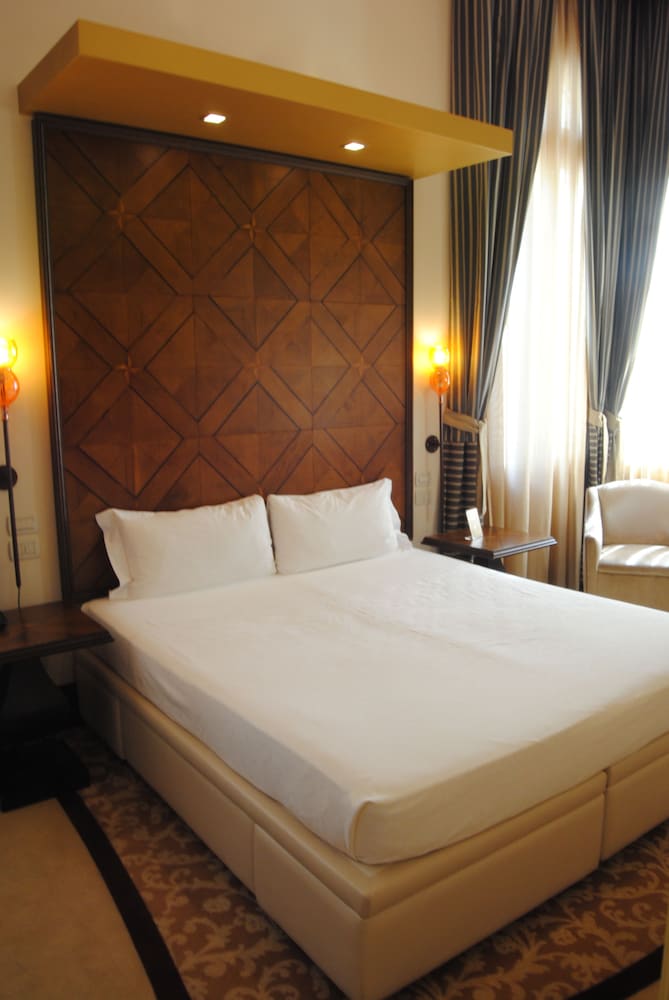 Hotel Dei Dragomanni 5/50