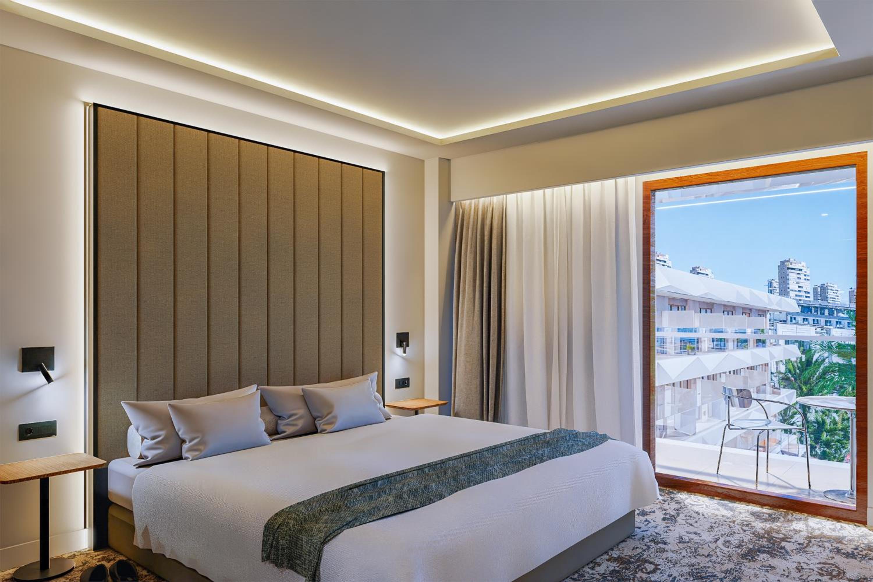 Sol, Suite, King Bed, Lateral Side Sea View