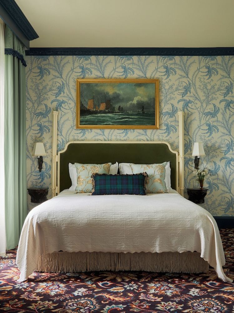 Deluxe, King Bed