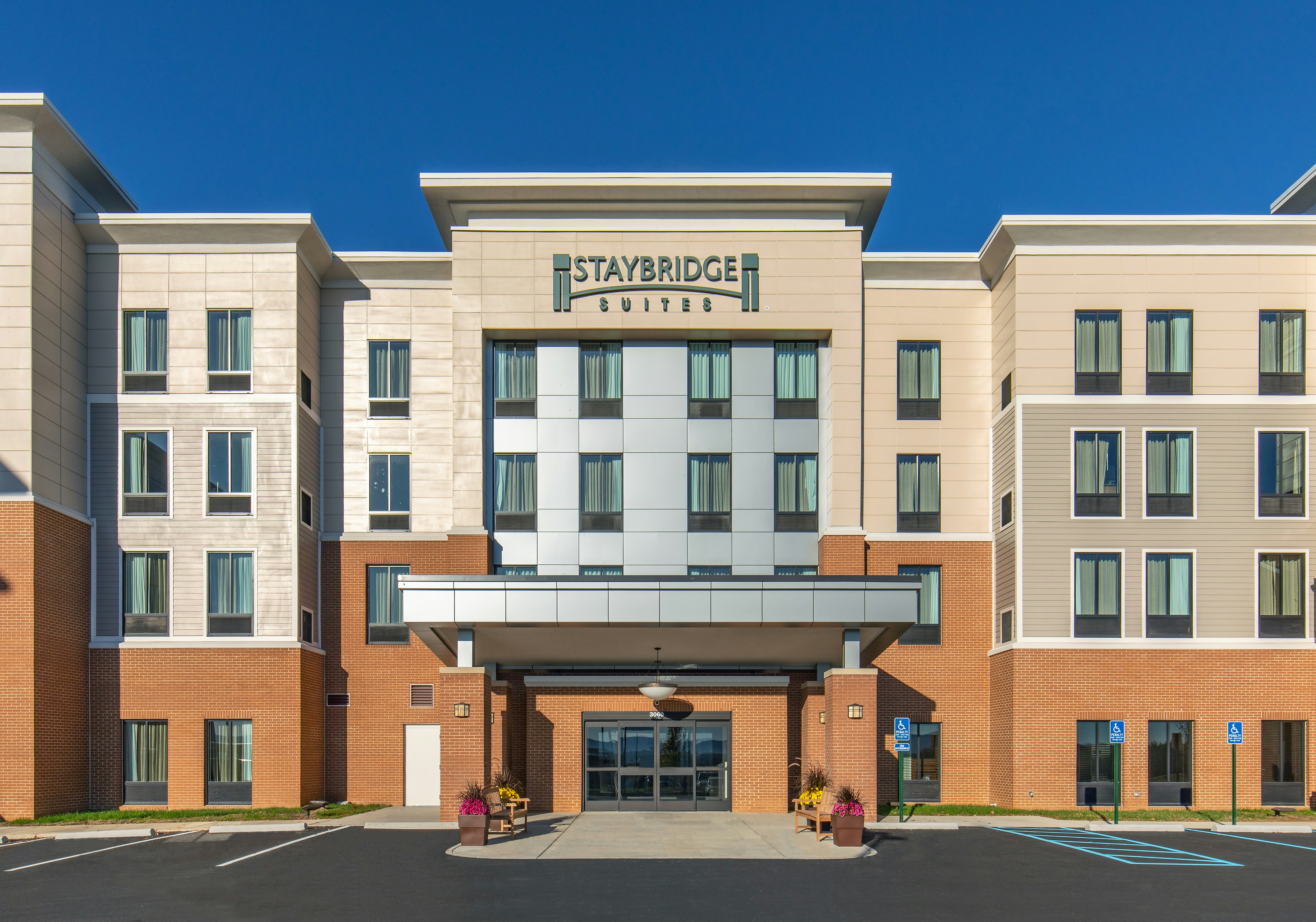 Staybridge Suites Charlottesville Airport 48/53