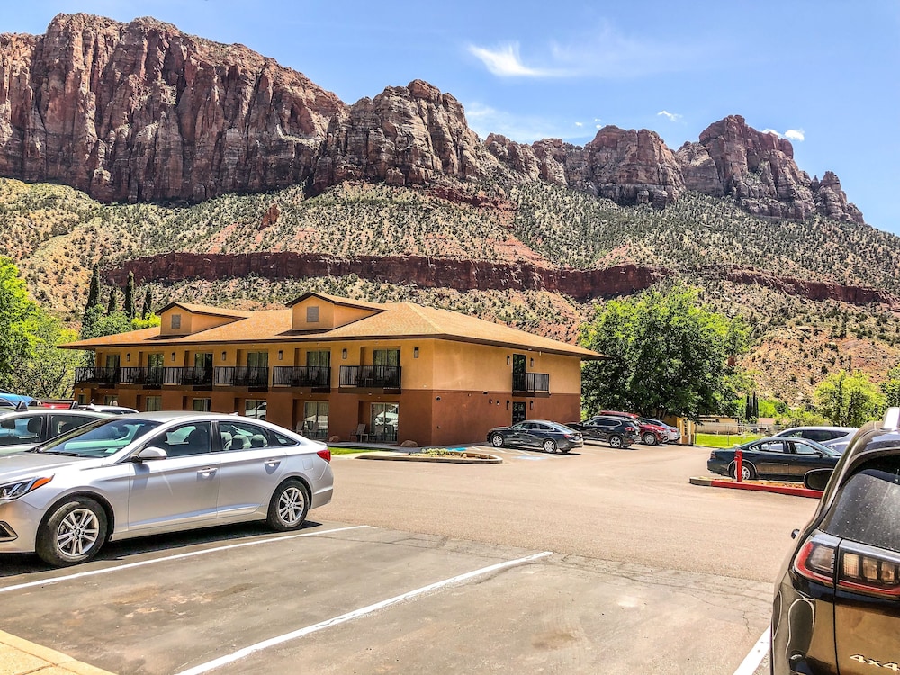 Bumbleberry Inn 59/67