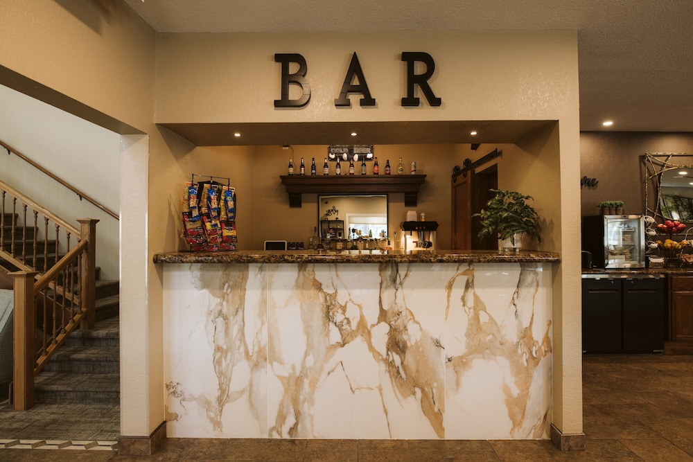 Expressway Suites Bismarck 10/65