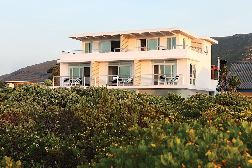 One Marine Drive Boutique Hotel 9/73